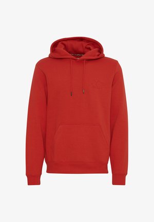 Czerwona bluza z kapturem, wykonana z grubego materiału, z przednią kieszenią, sznurkiem oraz subtelnym wytłoczonym logo na klatce piersiowej.