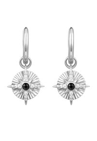 Silverörhängen med hängande kompassinspirerad berlock som har en svart mittsten, omgiven av klara ädelstenar och strålande spikar.
