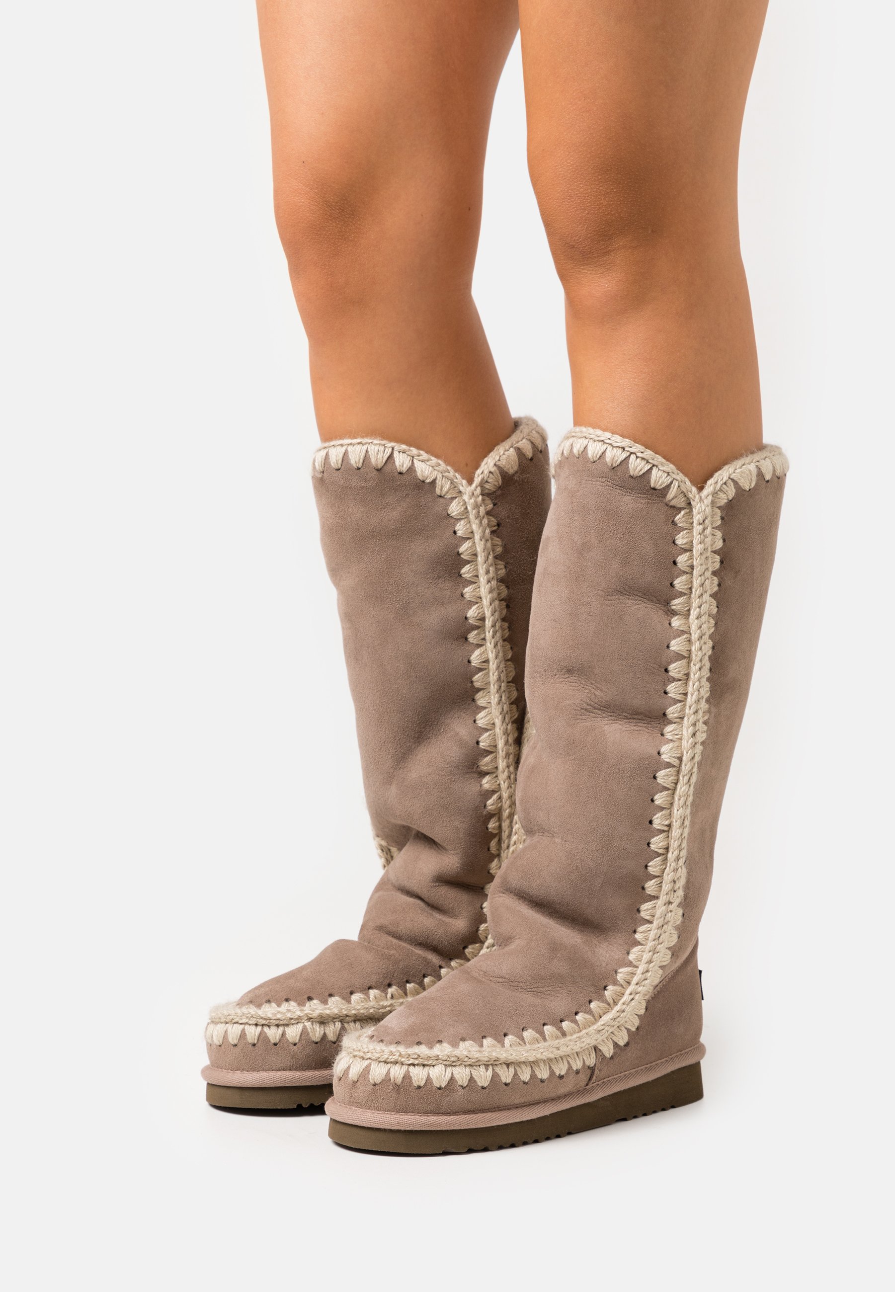 mou boots grey