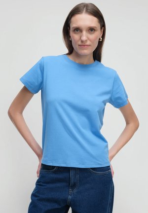 - T-shirt basic