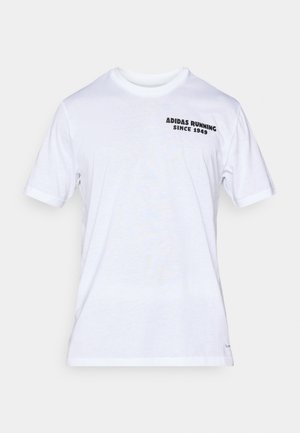 T-shirt en coton blanc à manches courtes, col rond, avec le texte noir "ADIDAS RUNNING SINCE 1949" sur la partie gauche de la poitrine.