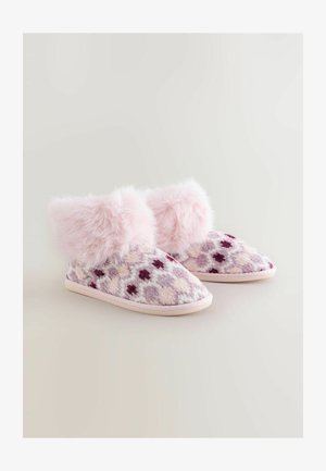 Viltoti kažokādas čības ar rozā, mīkstu aproci. Izgatavotas no rakstaina auduma lillā, krēmkrāsas un vīnogu toņos. Apaļas formas purngala dizains ar mīkstu zolīti.