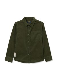 Camisa de pana de color verde oscuro con cuello de botón, mangas largas, bolsillo en el pecho y botones verdes. Presenta una pequeña etiqueta con el logotipo en un lado.