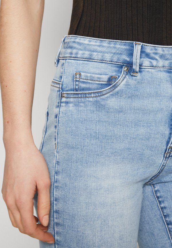 ONLROSE RETRO - Flared Jeans3