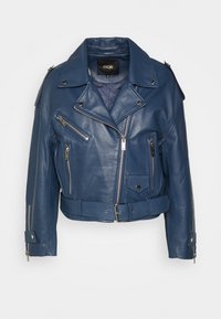 Blå läderbikerjacka med bälte i midjan, asymmetrisk dragkedjestängning, flera dragkedjefickor och en klassisk krage.