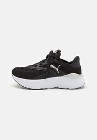SOFTRIDE MAYVE - Chaussures fitness - black/white