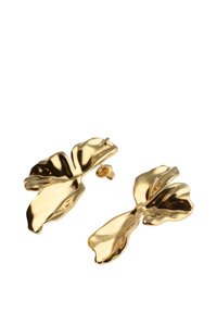 Orecchini color oro a forma di foglie astratte, con una finitura lucida e curve dettagliate, dotati di chiusura a monachella per un indosso sicuro.