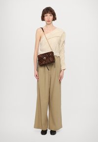 Vanessa Bruno Cross body bag - fauve