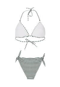 Bikini rinkinys su trikampiu baltu viršumi, turinčiu žalius raištelius; derančios kelnaitės su pakaitiniais žaliais ir baltais horizontaliais dryžiais.