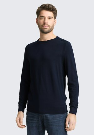 BASIC MIT RUNDHALSAUSSCHNITT - Strickpullover - sky captain blue