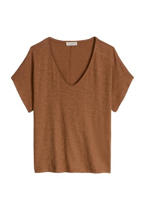 Braunes Kurzarm-V-Ausschnitt-T-Shirt mit lockerem Schnitt und subtil strukturierter Stoff, Etikett mit der Aufschrift Marc O'Polo am hinteren Kragen.