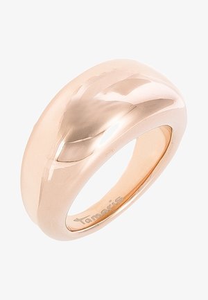 Breiter, polierter Ring aus Roségold mit glatter, abgerundeter Oberfläche und eingraviertem Markennamen auf der Innenseite des Rings.