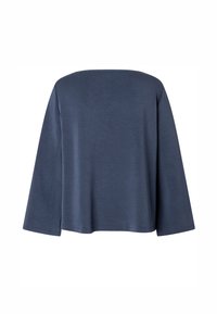 Schieferblaues Langarmshirt mit einem lockeren, kastigen Schnitt und weitem Ausschnitt. Glatte Textur und einfaches Design ohne Verzierungen.