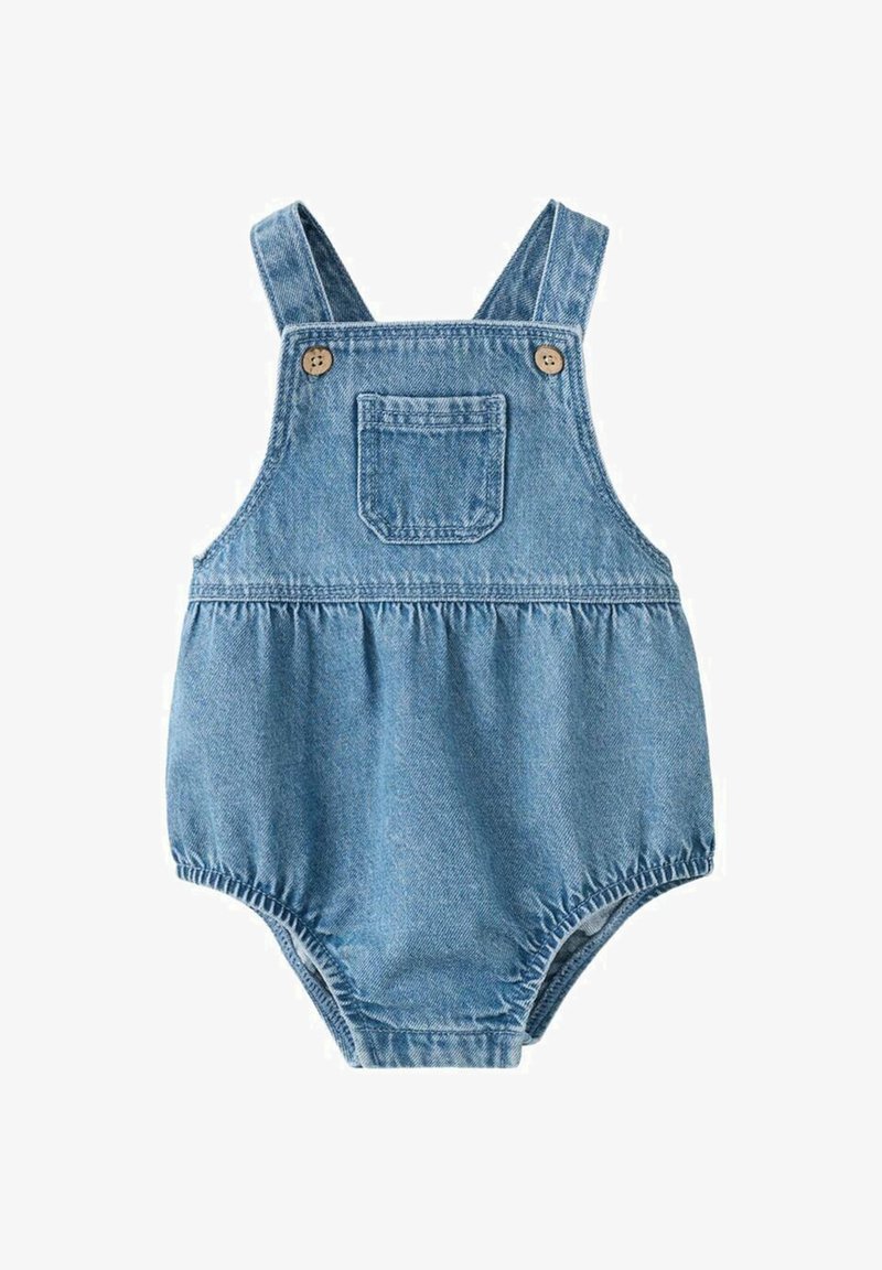 Combinaison en jean avec bretelles réglables, poche avant, taille élastique et bas froncé ; couleur bleu clair et texture de poids moyen.