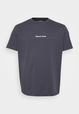 Ein schlichtes, dunkelgraues T-Shirt mit Rundhalsausschnitt und kurzen Ärmeln, mit kleiner weißer "Originals Studio" Schrift mittig auf der Brust.