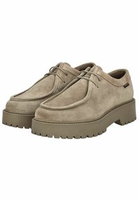 Scarpe in suede beige con un design unico, caratterizzate da una suola in gomma spessa, punta arrotondata e dettagli di cucitura a contrasto. Sono incluse le stringhe.