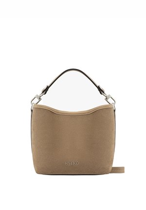 Beżowa torebka zamszowa z zakrzywionym górnym brzegiem, czarną lamówką i krótkim uchwytem. Z przodu srebrne logo. Gładka tekstura.