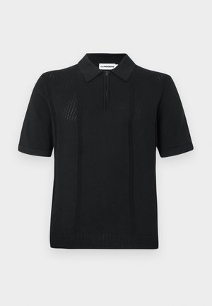 Černé polo tričko s krátkými rukávy, s výstřihem na zip, texturovaným vzorem na stranách a žebrovaným lemem. Vyrobeno z prodyšného materiálu.