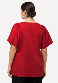 Ulla Popken MÉLANGÉ LIGNE A À COL TUNISIEN  - Blůza - neon red