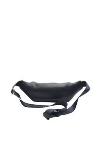 Marsupio in pelle blu navy con forma curvata, tracolla regolabile e fibbia in plastica. Texture liscia con accenti hardware minimi.