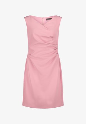 Różowa sukienka bez rękawów do kolan z marszczonym dekoltem i subtelnymi marszczeniami z przodu, zapinana na zamek z tyłu.