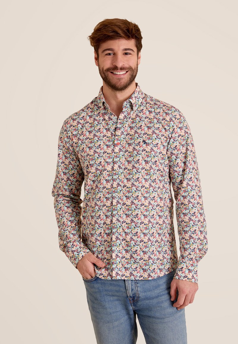 Langsleeve, knoop-overhemd van katoen met een multicolore bloemenpatroon op een lichte achtergrond. Voorzien van een kraag en een enkele borstzak.