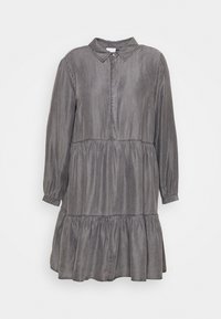 Grijze katoenen jurk met een kraaghalslijn, knopen vooraan, lange mouwen en een gelaagde, geraffineerde rok. Zachte textuur, casual ontwerp.