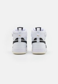 Hoge sneakers met een bovenwerk van wit leer, zwarte accenten, gevoerde kraag en een klittenbandsluiting. Heeft een gestructureerde rubberen zool.