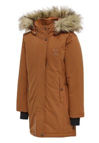 Brauner Parka mit einer Kapuze aus Kunstpelz, Frontreißverschluss, zwei seitlichen Taschen und Logo auf der Brust. Glatte Außenseite, gepolsterte Textur für Wärme.