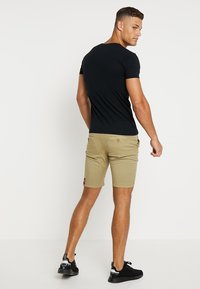 Alpha Industries KEROSENE - Shorts - light olive