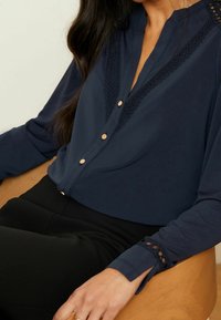 Love & Roses Blouse - blue