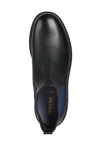Zwarte leren instapschoen met blauwe textiele accenten. Heeft een gladde afwerking, elastische zijpanelen en een logo op de binnenzool.