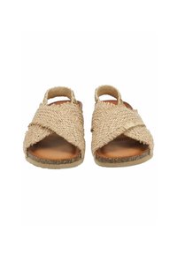 Sandalia tejida natural en beige claro con tiras cruzadas, punta abierta y tira trasera. Presenta una suela texturizada para mayor agarre.