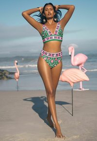 Love & Roses REGULAR FIT - PATCHED TRIANGLE - Gornji dio bikinija - green