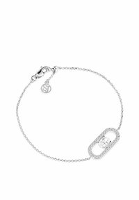 Bracciale in argento con un centrale ovale circondato da piccole pietre chiare, con chiusura a moschettone e un ciondolo a forma di cerchio.