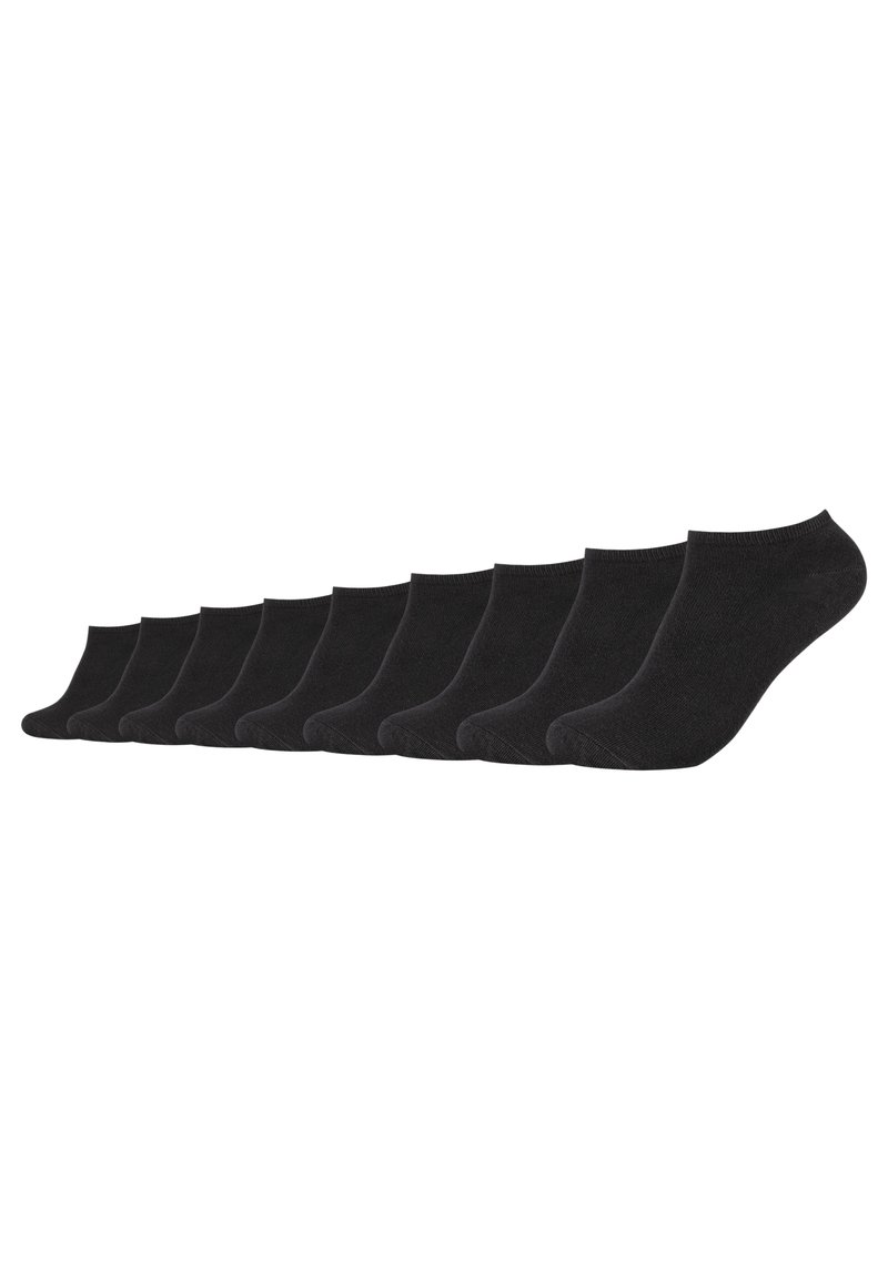 Sorte ankelstrømper arrangeret i en række. De er lavet af et glat stof og har en elastisk ribkant samt en sømløs tådesign.