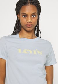 Levi's® THE PERFECT TEE - T-shirt estampada - plein air