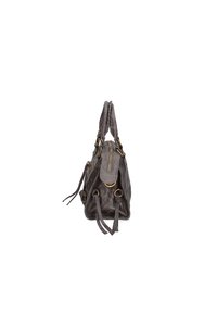 Sac à main en cuir gris avec deux poignées supérieures, accents en métal doré, fermeture éclair et détails en franges, présentant une forme rectangulaire et structurée.
