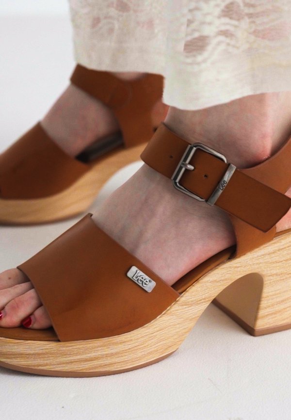 SALUDA WOMEN BULKY - Platform sandals - chipmunk3