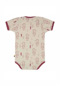 Kurzärmliger Baby-Body aus hellbeigem Stoff mit roten Seepferdchenmustern und kontrastierenden bordeauxroten Besätzen am Hals und den Ärmeln.