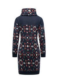 Abito blu navy con maniche lunghe e colletto alto, caratterizzato da motivi geometrici in diamanti e triangoli rossi, bianchi e blu.