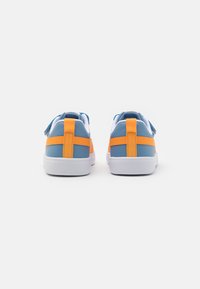 Puma COURTFLEX V2  - Scarpe da allenamento - zen blue/clementine/white