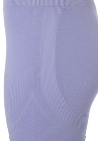 Paarse compressieleggings met een gestructureerd design, voorzien van geribbelde patronen en gladde, rekbare stof voor een aansluitende look.