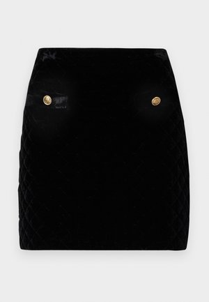 Gonna mini in velluto a coste nera con accenti di bottoni dorati in vita. Texture liscia con un design strutturato per un look aderente.