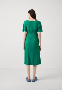 ONLY MATERNITY OLMAMAZE ALL IN ONE NURSING DRESS - Haljina od žerseja - verdant green