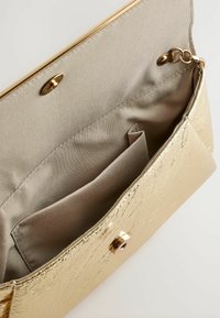 Thumbnail Image 6