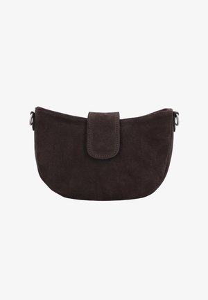 Dunkelbraune Wildleder-Handtasche in Halbmondform mit vorderer Klappe und Metallringen an jeder Seite zum Befestigen eines Riemens.