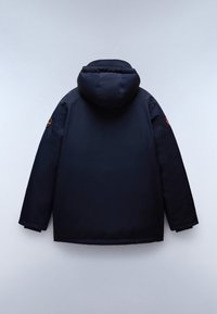 Giacca isolante blu navy con cappuccio, caratterizzata da una texture liscia, polsini elasticizzati e una toppa con logo sulla manica sinistra. Vista posteriore visualizzata.