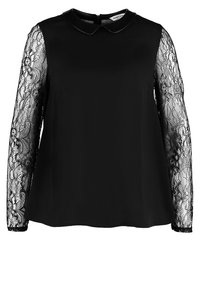 Blusa nera con un corpo in tessuto liscio e maniche lunghe in pizzo. Presenta un colletto arrotondato e una chiusura sul retro. I dettagli in pizzo offrono una texture.