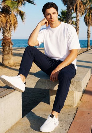 Urban Classics CARGO JOGGING PANTS - Pantalon cargo - navy